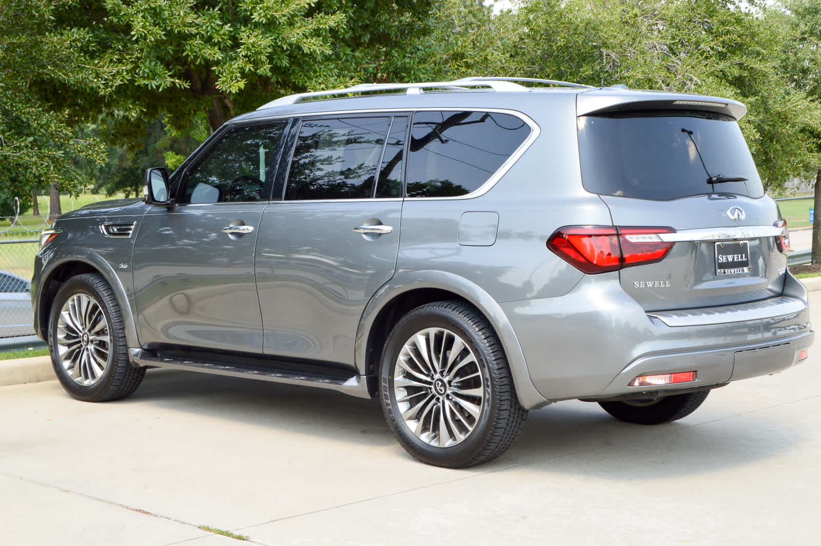 2019 Infiniti QX80 Luxe photo 6