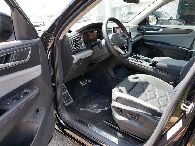 2025 Volkswagen Atlas Peak Edition SE photo 3