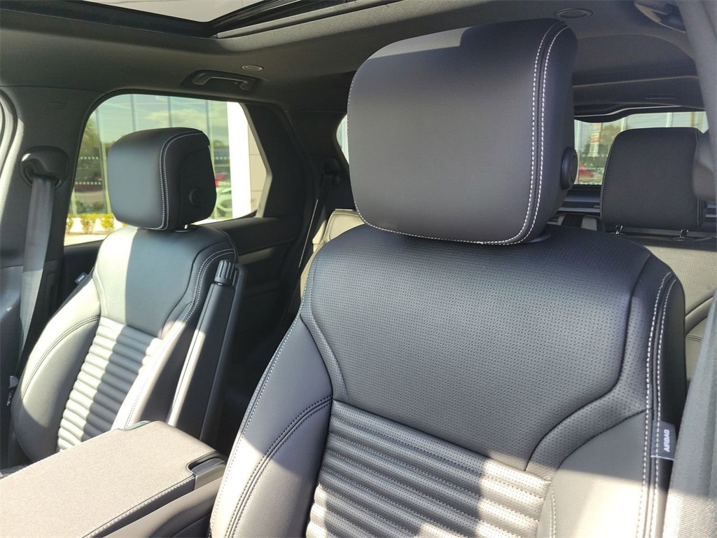 2025 Land Rover Discovery SE photo 26