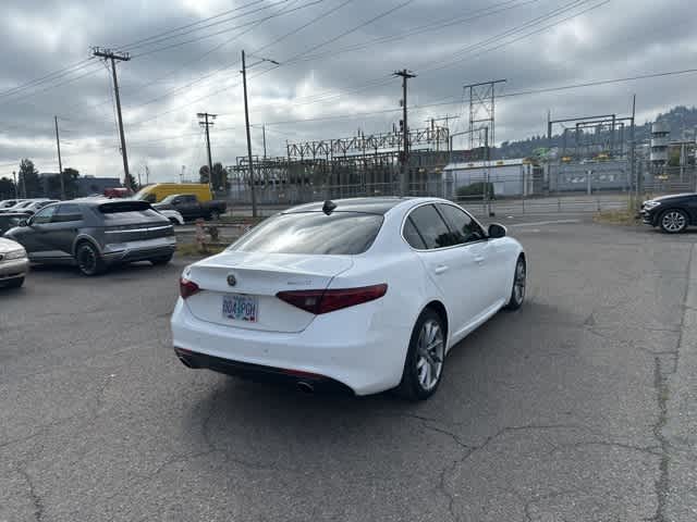 2017 Alfa Romeo Giulia Ti photo 3