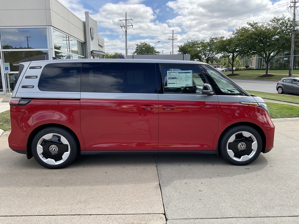 2025 Volkswagen ID. Buzz Pro Plus photo 2