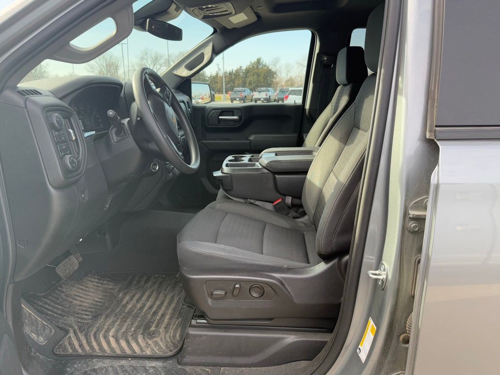 2023 Chevrolet Silverado 1500 Custom photo 4