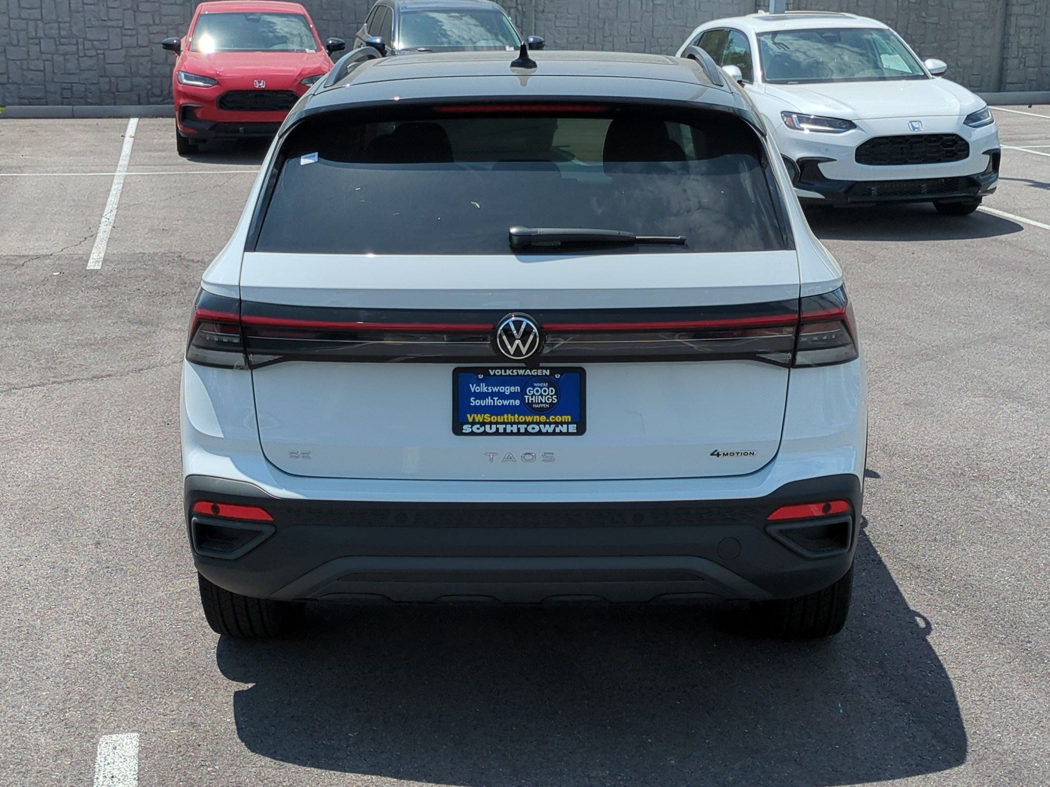 2025 Volkswagen Taos SE photo 4