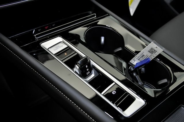 2025 Volkswagen Atlas SE Technology photo 2