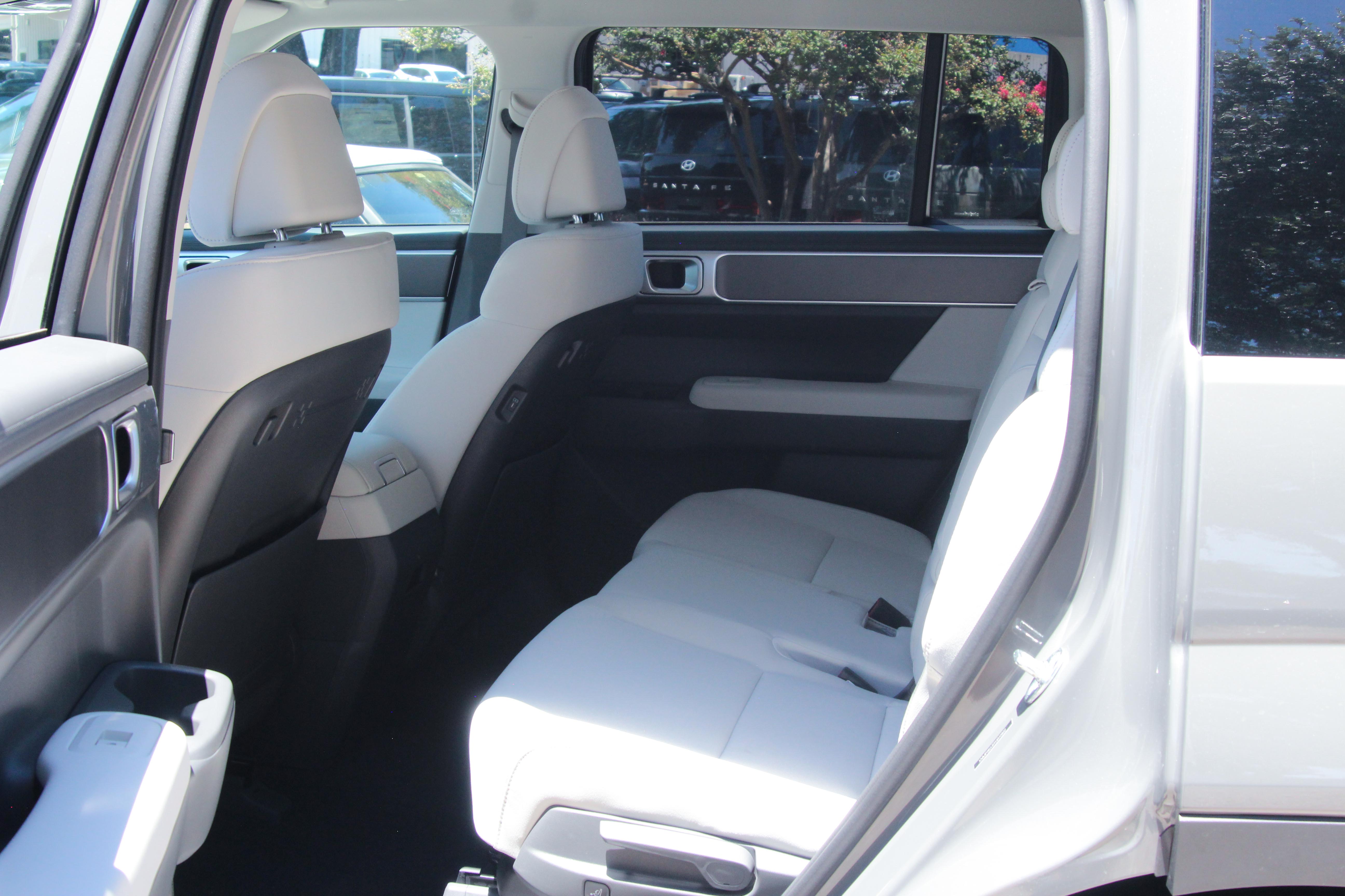 2026 Hyundai Santa Fe SE photo 13