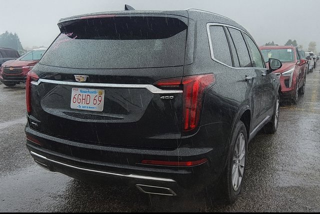 2025 Cadillac XT6 Premium Luxury photo 2