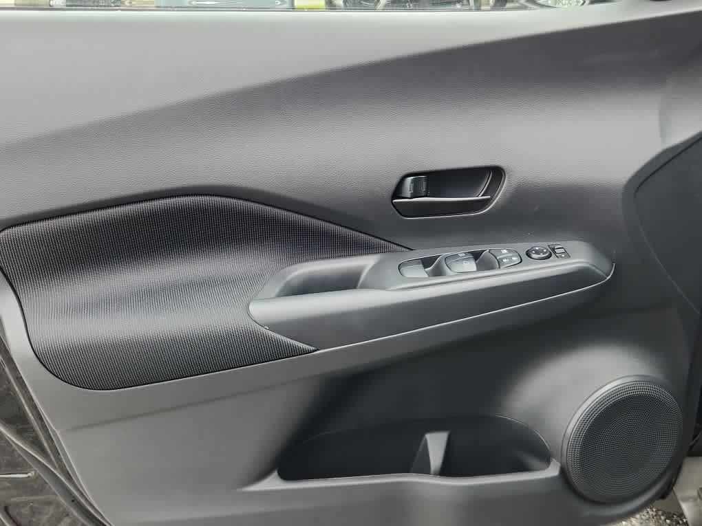 2025 Nissan Kicks Play S photo 14