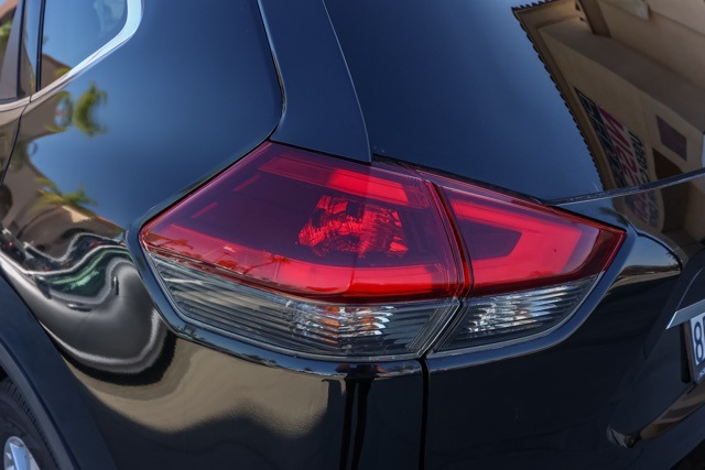 2019 Nissan Rogue SV photo 4