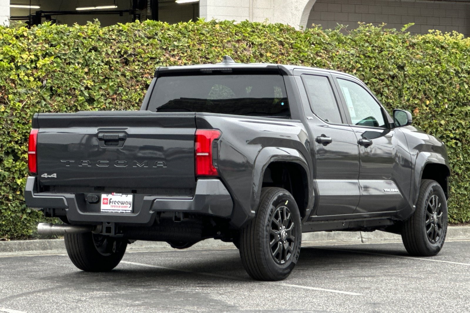 2025 Toyota Tacoma SR5 4x4 Double Cab photo 4