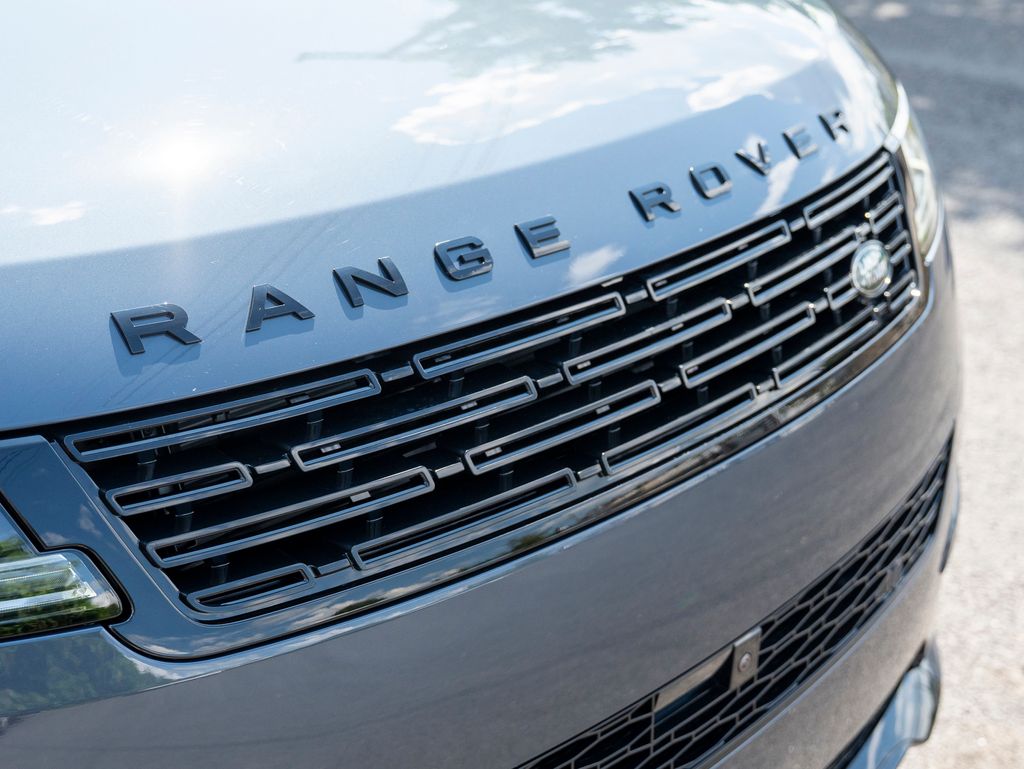 2025 Land Rover Range Rover Sport SE photo 12