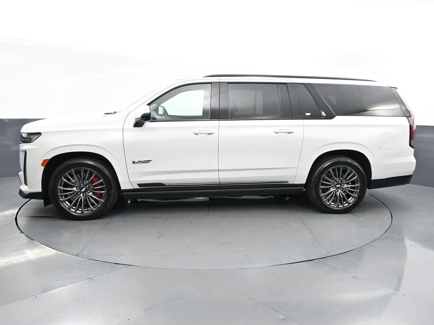 2023 Cadillac Escalade ESV V-Series photo 4