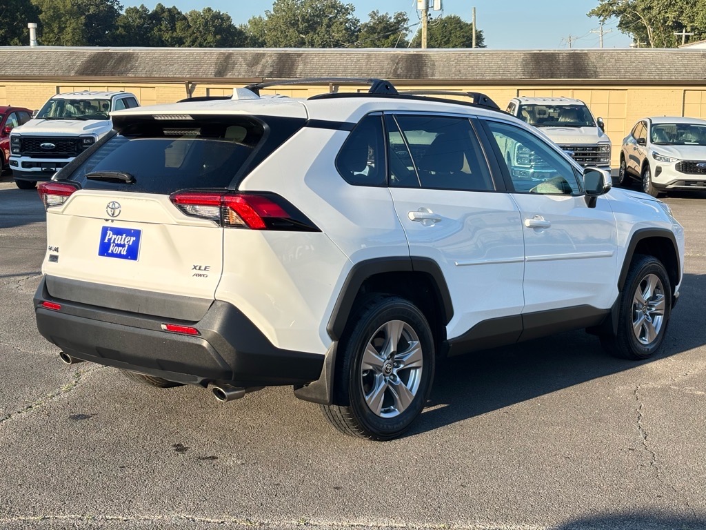 2023 Toyota RAV4 XLE photo 2