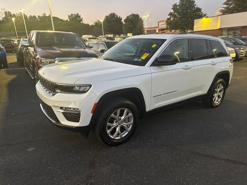 2022 Jeep Grand Cherokee Limited photo 2