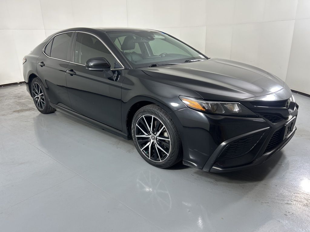 2021 Toyota Camry SE photo 2