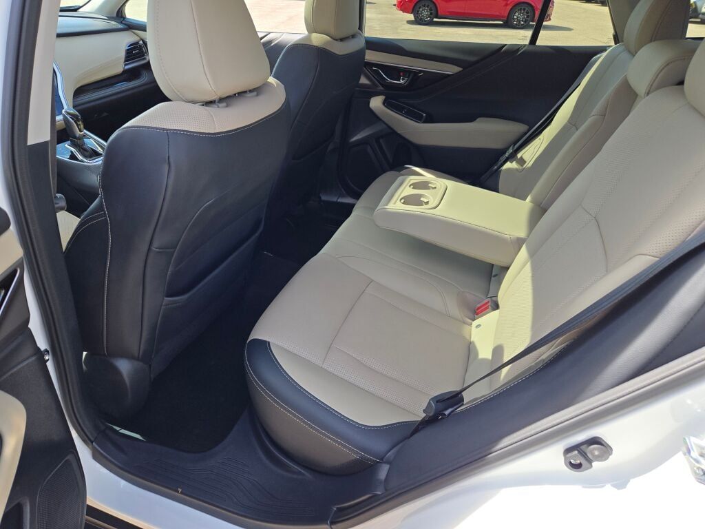 2022 Subaru Outback Limited photo 12