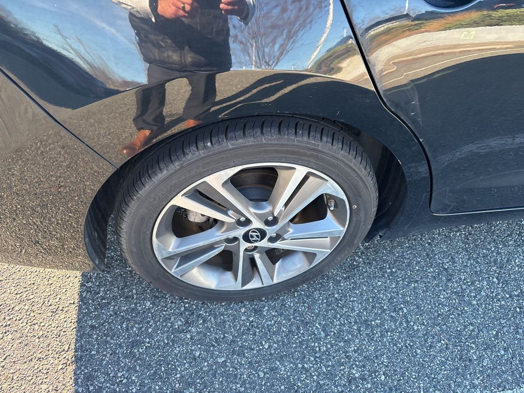 2018 Hyundai Elantra Limited photo 4