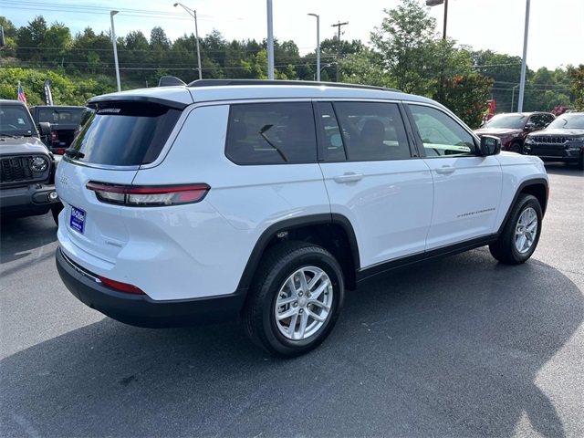 2025 Jeep Grand Cherokee Laredo photo 3