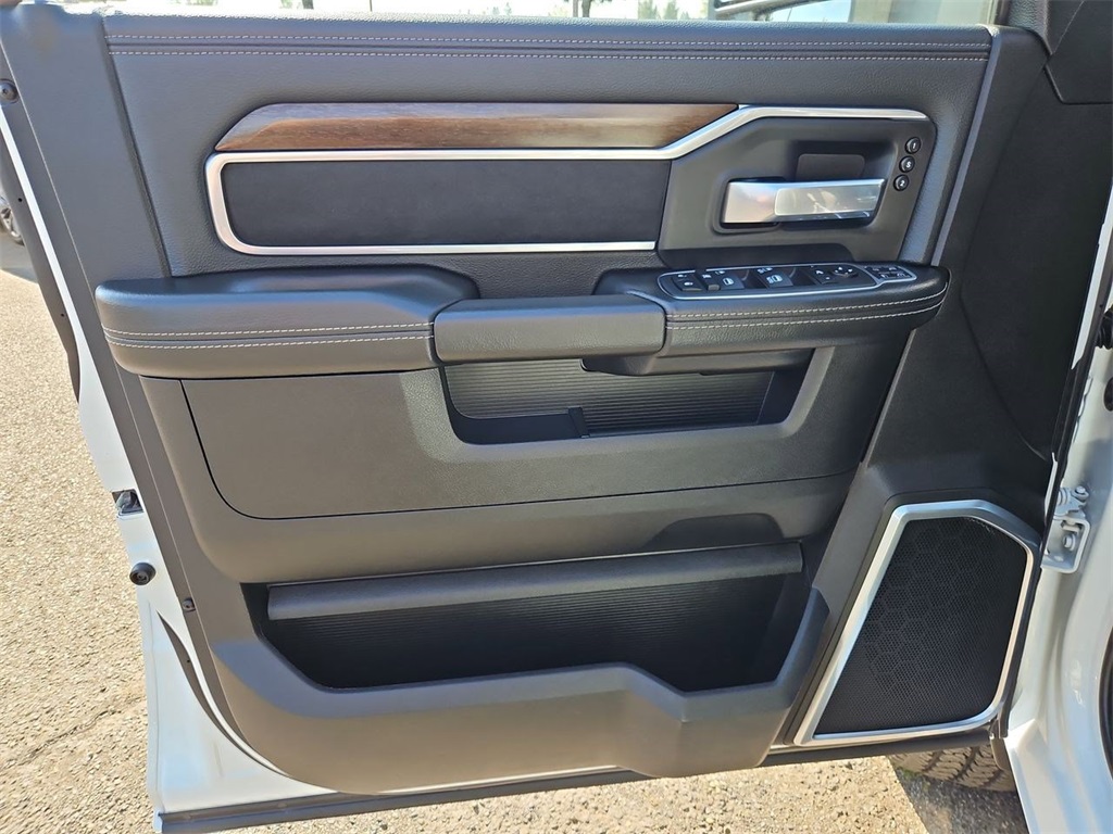 2024 Ram 2500 Laramie photo 8