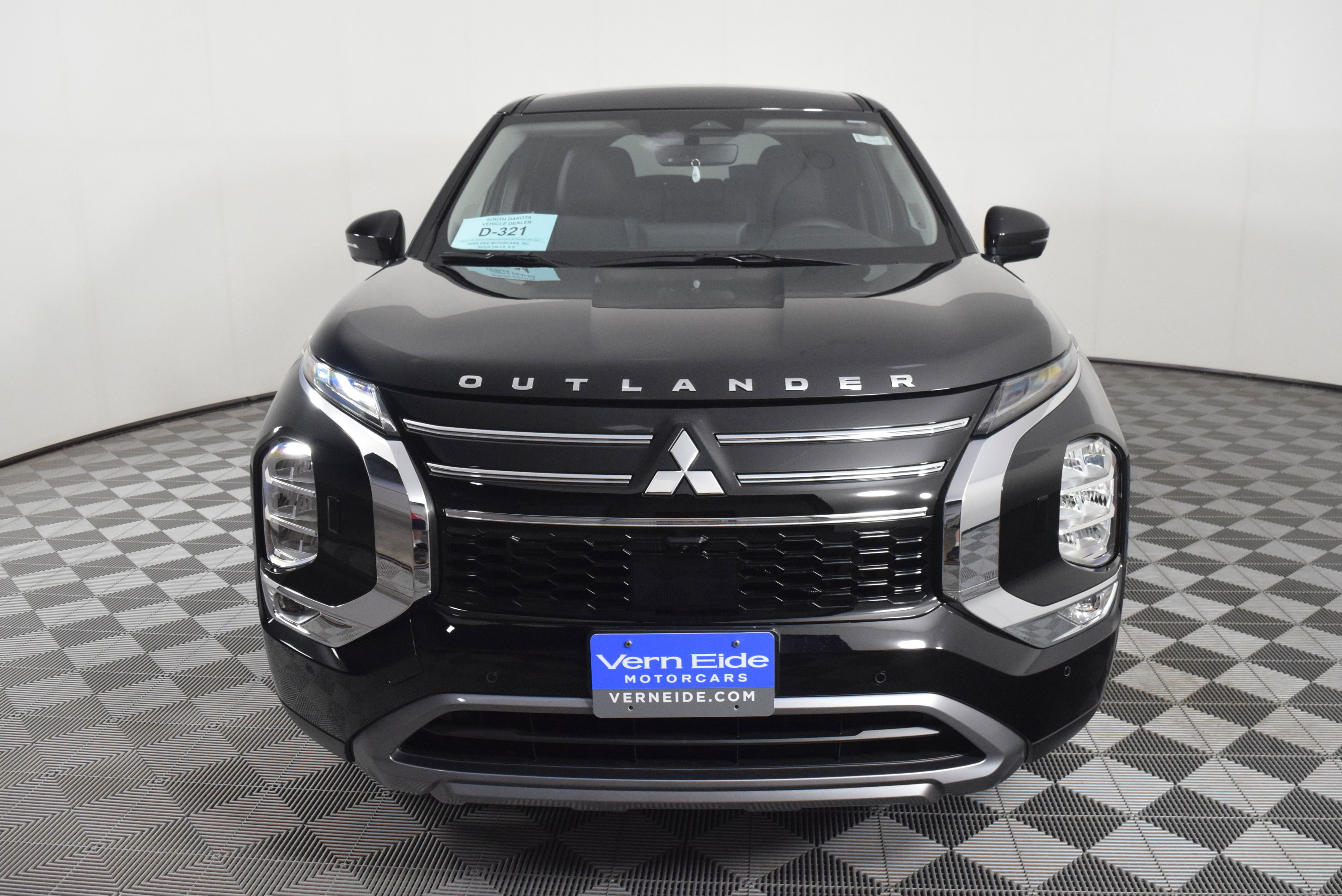 2025 Mitsubishi Outlander SE photo 2