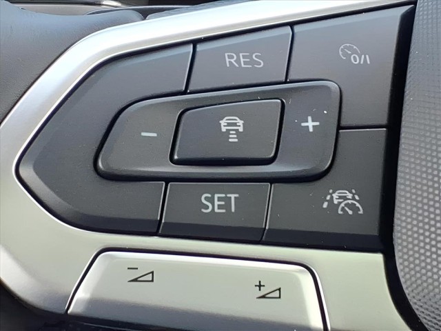 2026 Volkswagen Atlas Cross Sport SEL Premium R-Line photo 19