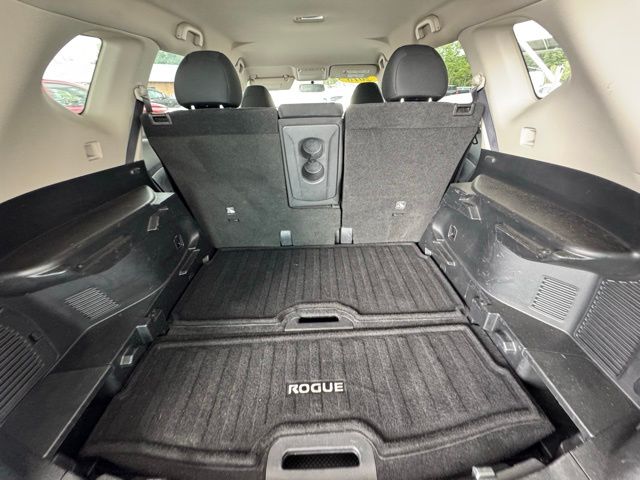 2018 Nissan Rogue SV photo 8