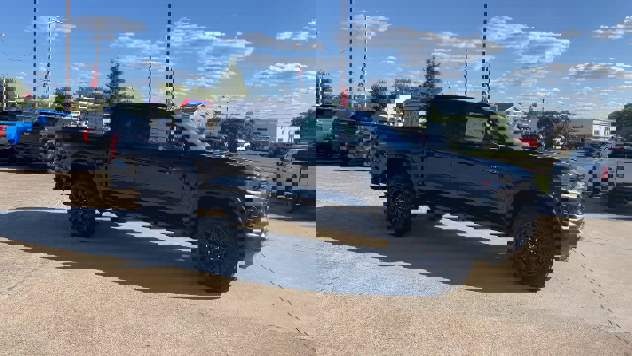 2026 Chevrolet Colorado Trail Boss photo 2