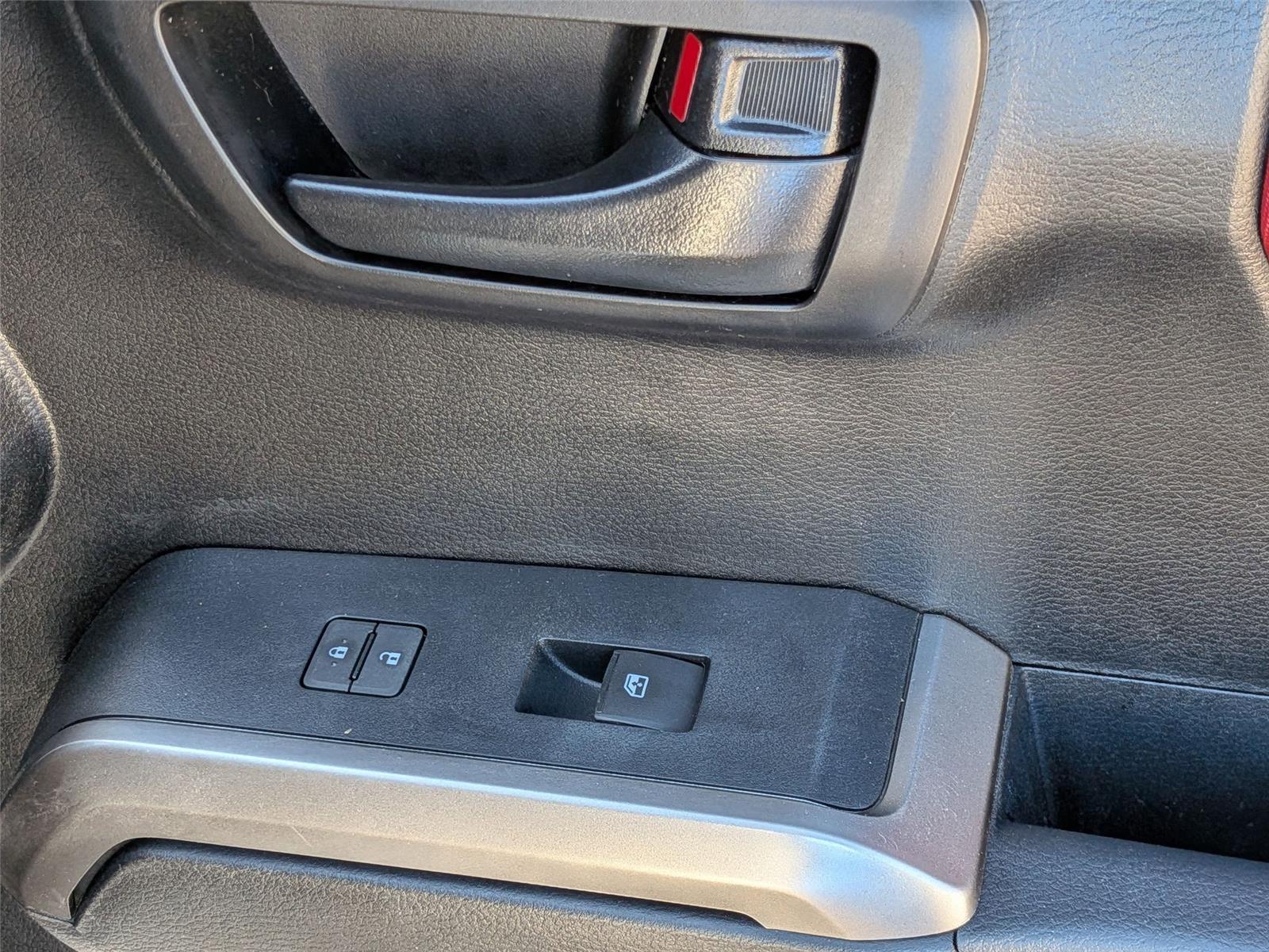 2022 Toyota Tacoma SR5 Double Cab V6 photo 34