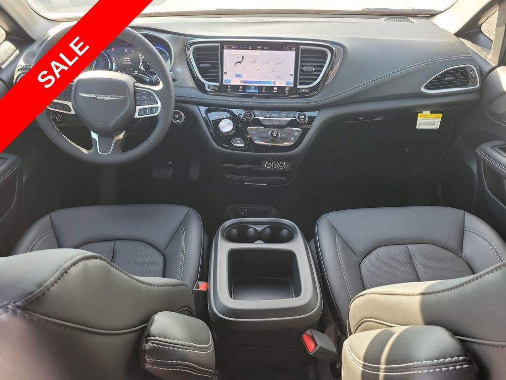 2025 Chrysler Pacifica photo 23
