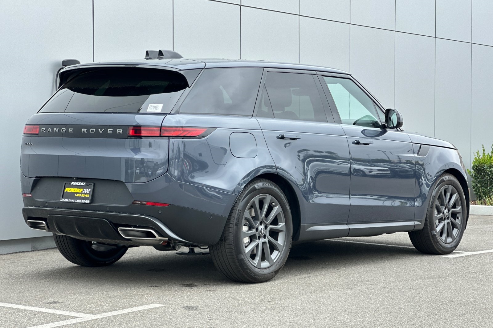 2025 Land Rover Range Rover Sport P360 S photo 6