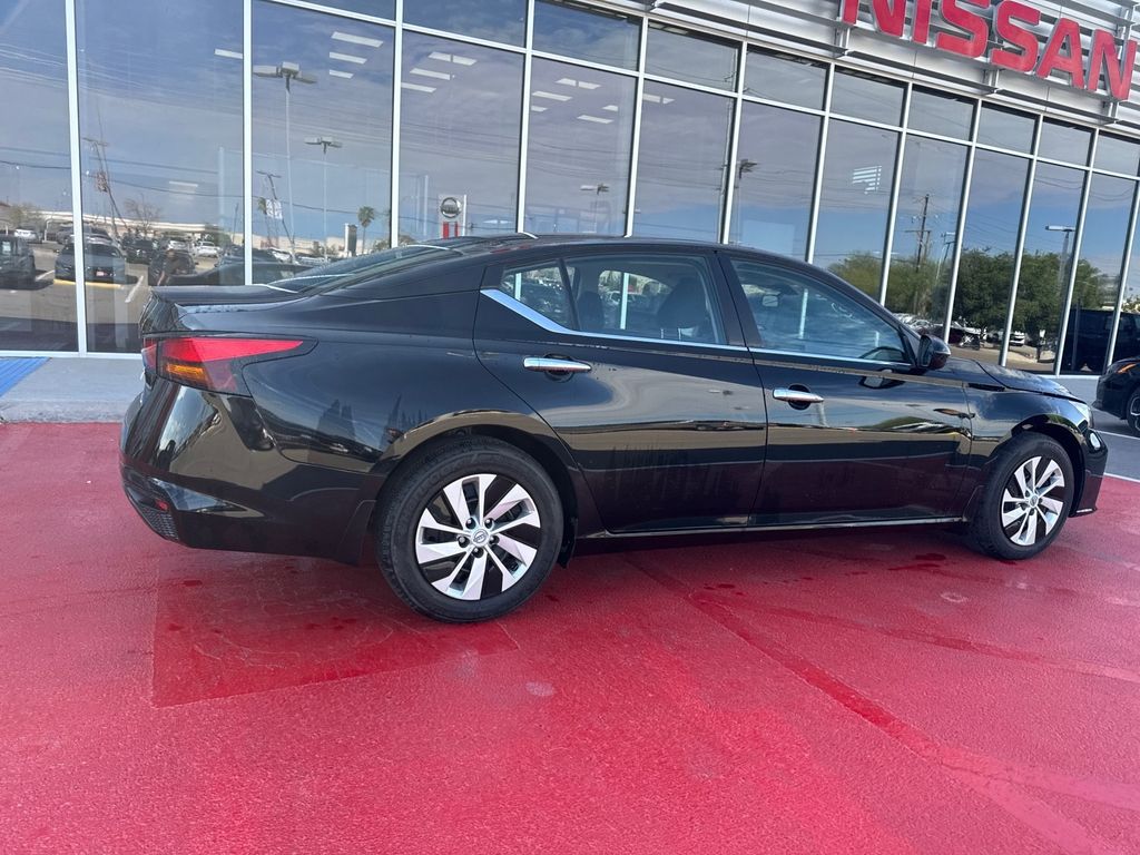 2023 Nissan Altima 2.5 S photo 9