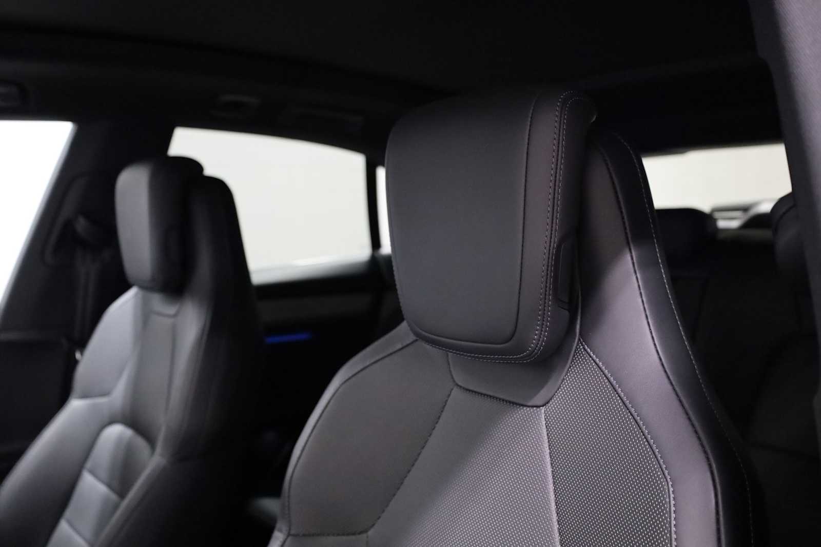 2024 Porsche Macan Electric 4 photo 16