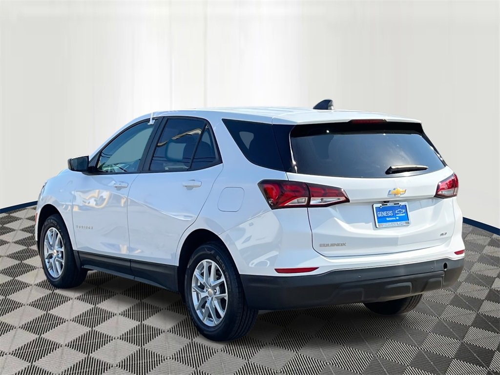 2023 Chevrolet Equinox LS photo 4