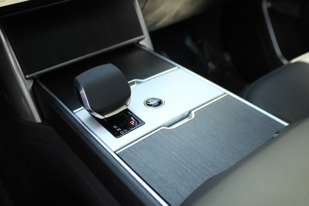 2024 Land Rover Range Rover SE photo 17