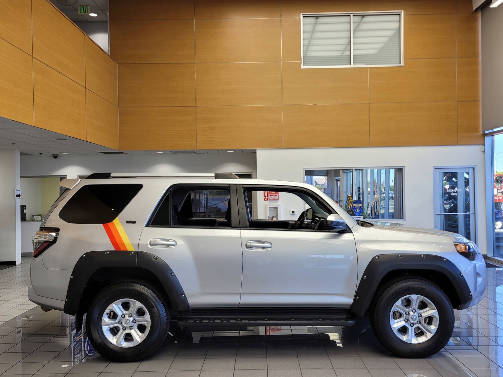 2022 Toyota 4Runner SR5 photo 3