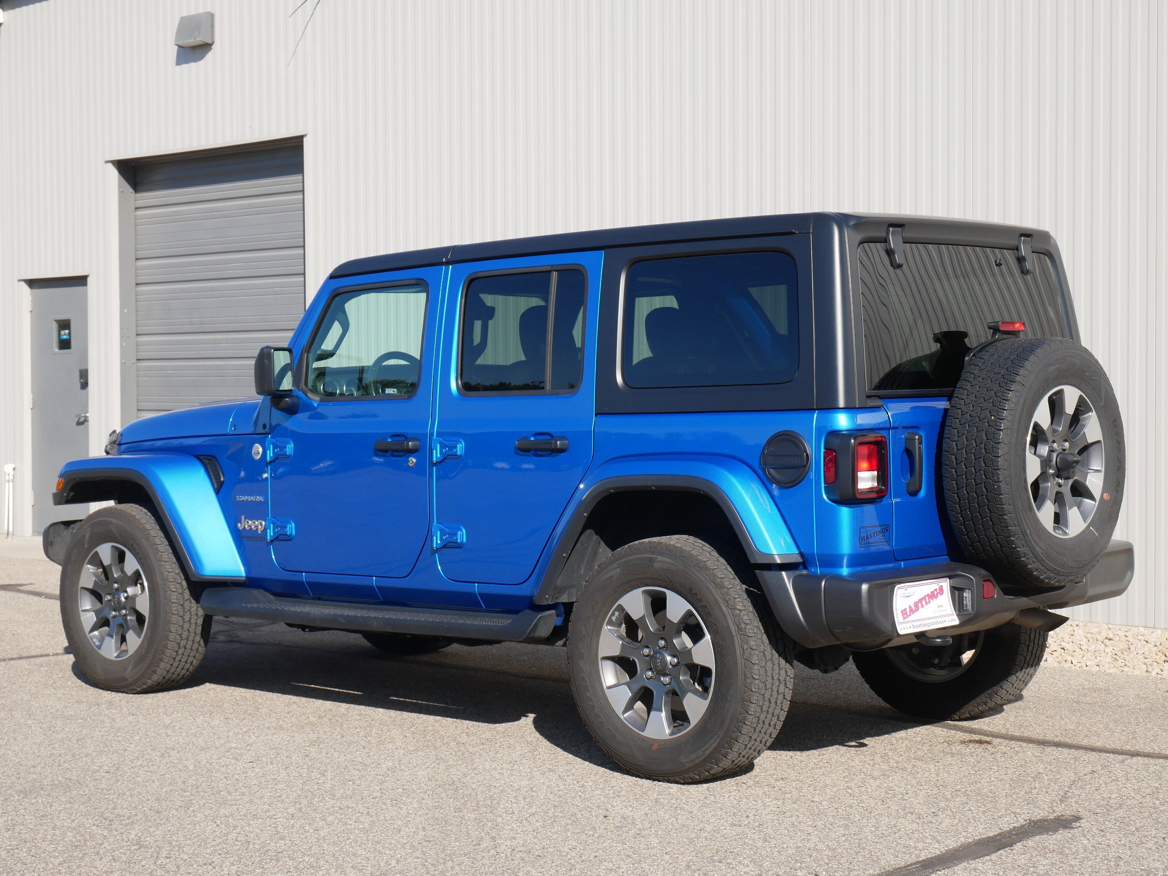 2022 Jeep Wrangler Unlimited Sahara photo 2