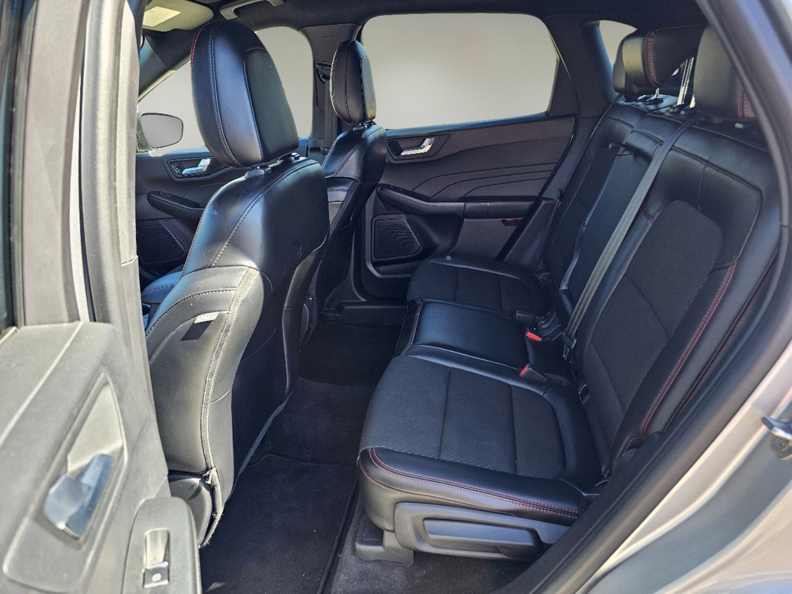 2024 Ford Escape ST-Line photo 21