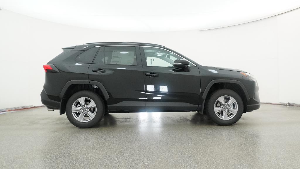 2025 Toyota RAV4 XLE photo 10