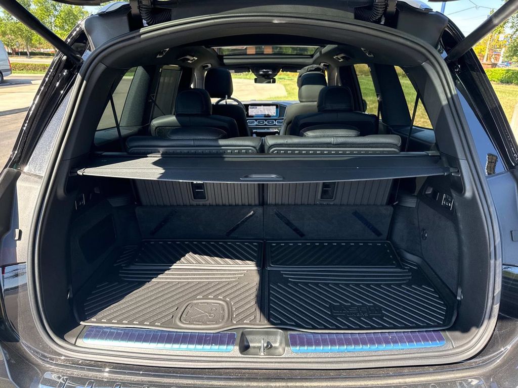 2025 Mercedes Benz GLS 580 4MATIC photo 5