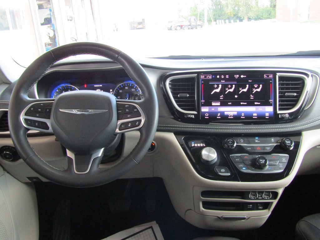 2022 Chrysler Pacifica Touring L photo 4