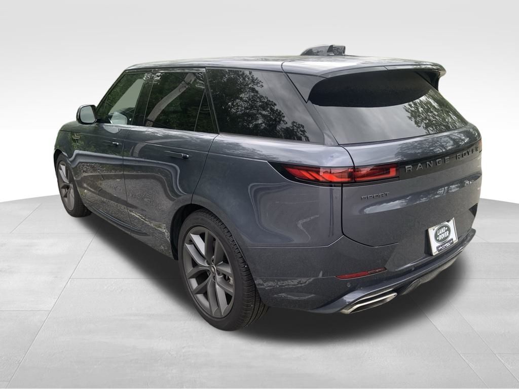 2025 Land Rover Range Rover Sport SE photo 4