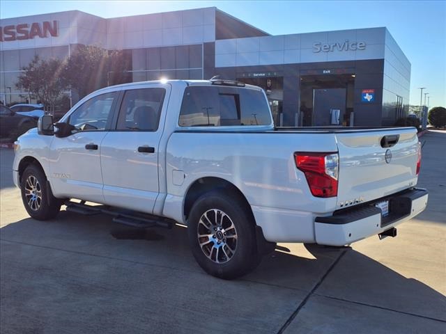 2024 Nissan Titan SV photo 2