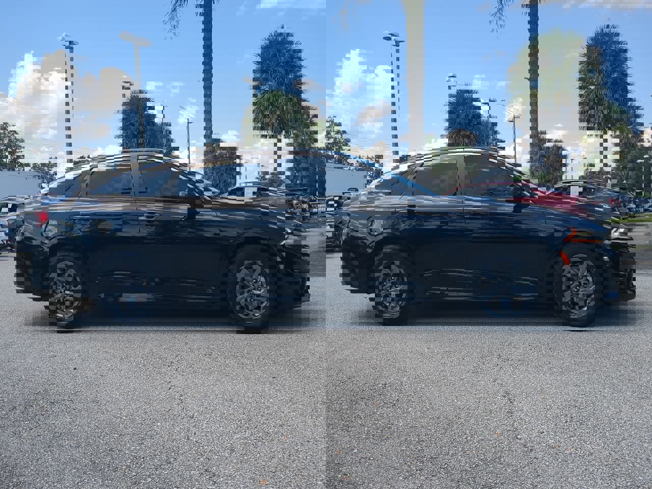 2021 Kia K5 LX photo 3