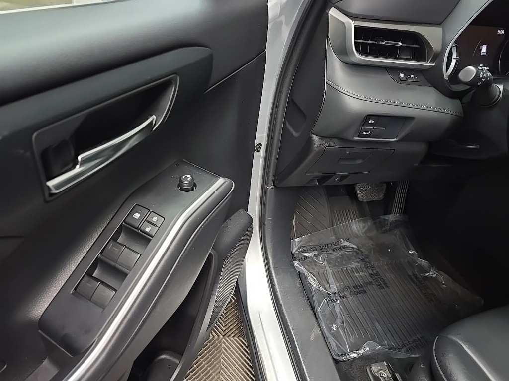 2021 Toyota Highlander XLE photo 26