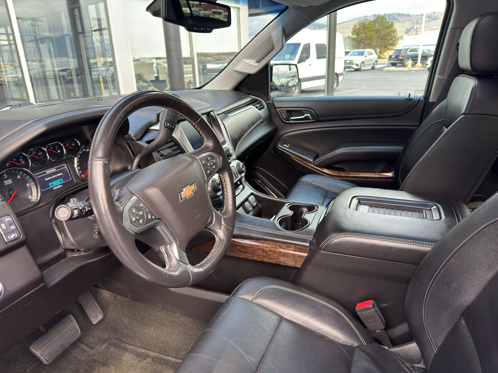 2016 Chevrolet Suburban LT photo 3