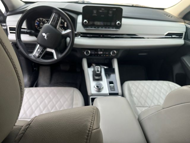2022 Mitsubishi Outlander SEL photo 9