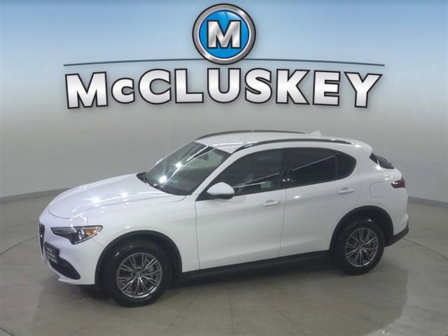 2022 Alfa Romeo Stelvio Base