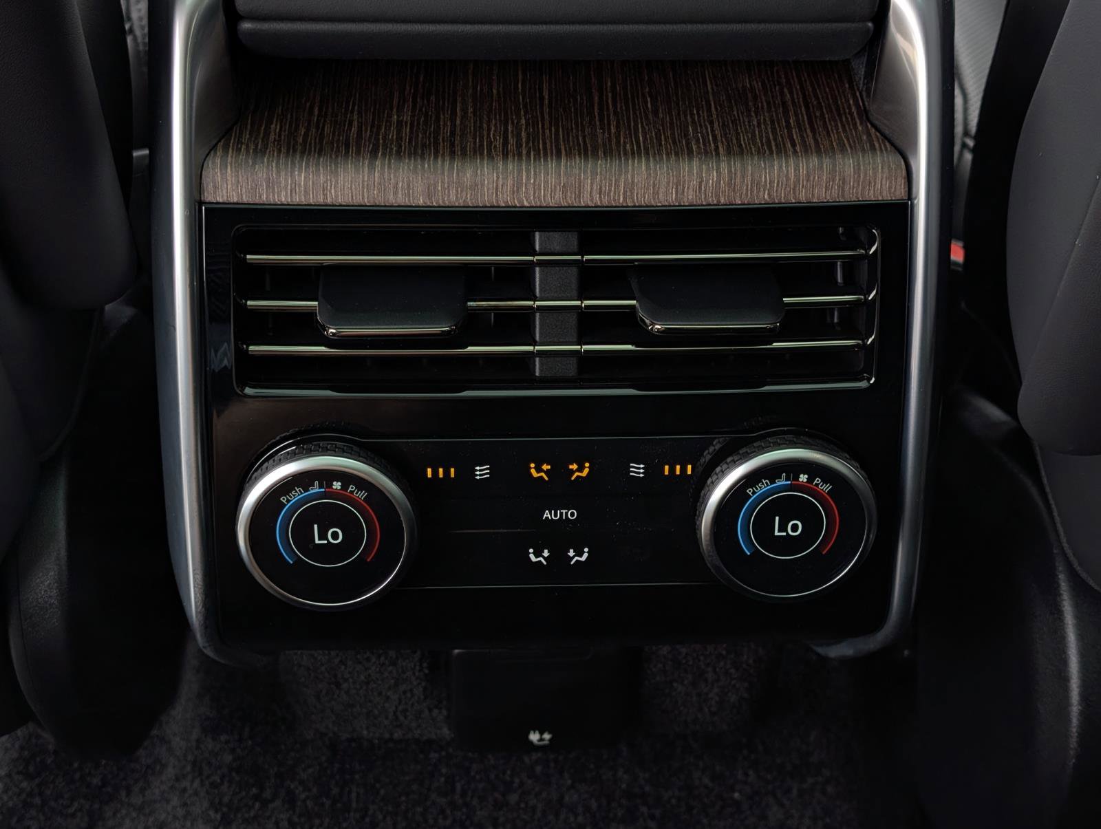 2025 Land Rover Range Rover SE photo 22