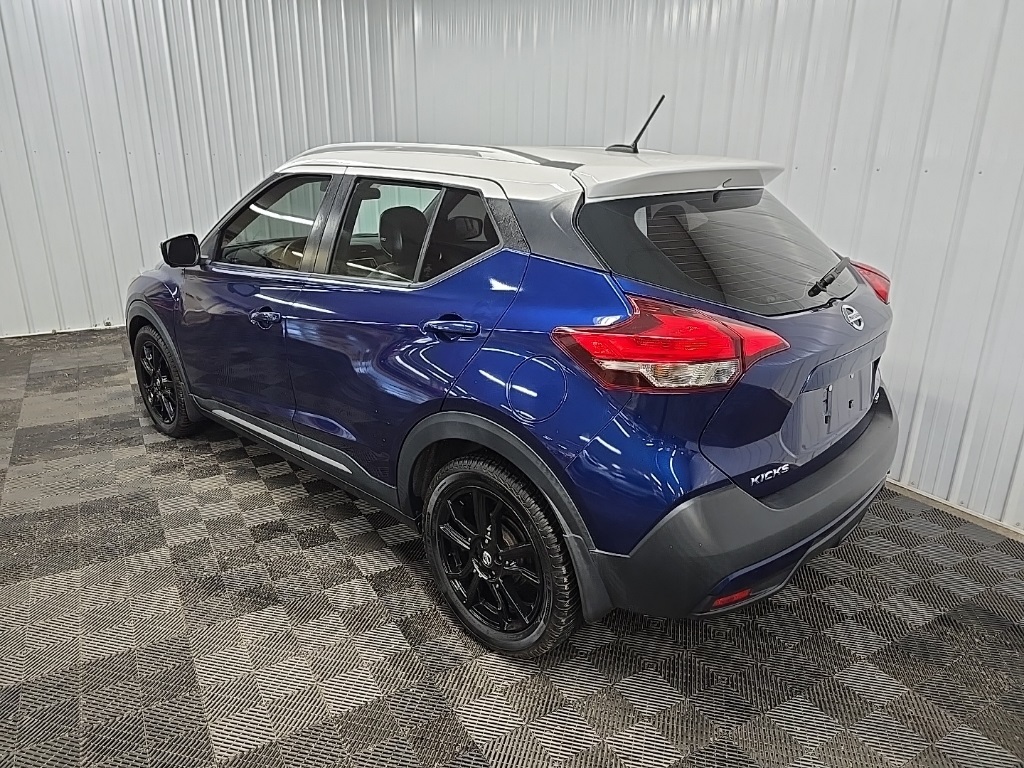 2019 Nissan Kicks SR photo 9