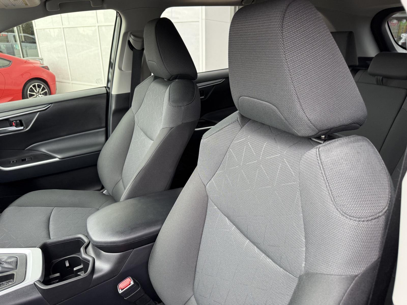 2024 Toyota RAV4 XLE photo 9
