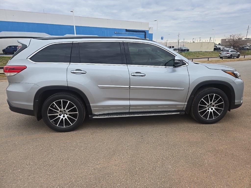 2017 Toyota Highlander SE XLE photo 3